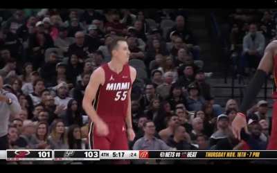 [Highlight] Duncan Robinson cooks Jeremy Sochan with a pump-fake, step-back, pump-fake three