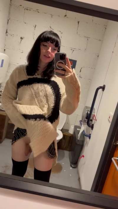 “Hiya Dylan! I’m sorry, I just wanted to see what I was getting into before I go home with you tonig<wbr>ht….l<wbr>et’s just say I’m satisfied!” I received a snap from my tinder date after she spent a long time in the bathroom! Was that….I reached a hand down there
