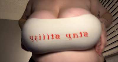 Titty reveal in 3.. 2...