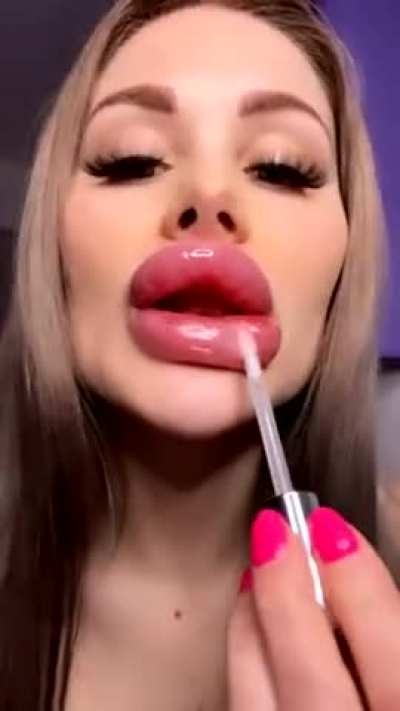My gawd these lips are perfe<wbr>ct🤤🤤❤<wbr>️