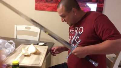 How to cut an onion like a King.