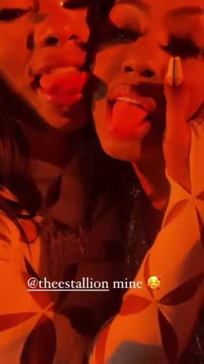 meg & Miami kissing
