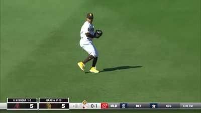 [Highlight] The baserunning clinic/defensive meltdown continues as the Diamondbacks take the lead on an outfield single with the RISP created by yet another stolen base