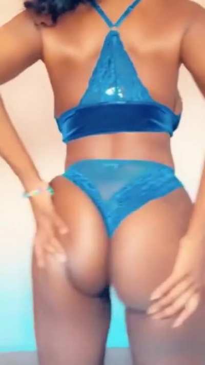 Royal (xpost r/Mel<wbr>aninV<wbr>ixens<wbr>)