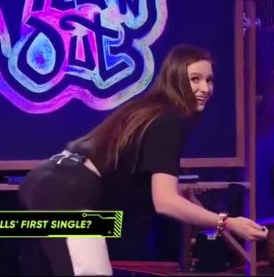 Maddy Smith Shakes Her Flat Ass