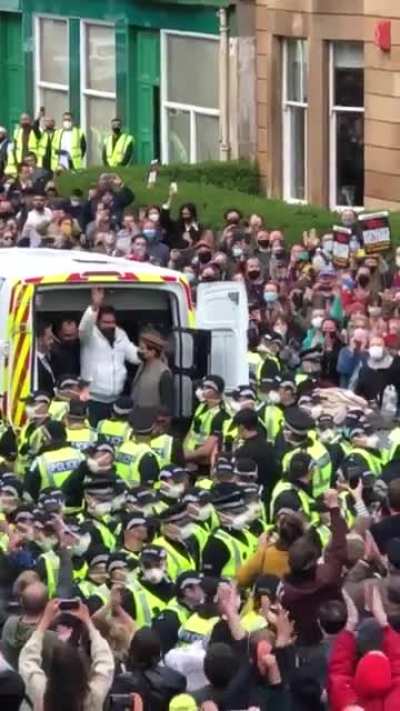Neighbours in Glasgow surrounded a van that was attempting to arrest a family of immigrants in their neighbourhood. A proud day in Scotland!