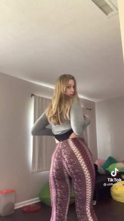 Soft & Jiggly No.151 (High Thong Pull) 😍🤤