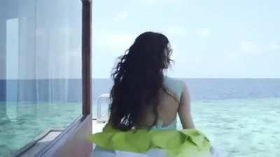 A clear view of tattoo of Karthik's name on Janhvi's arm [Deleted video from Insta]