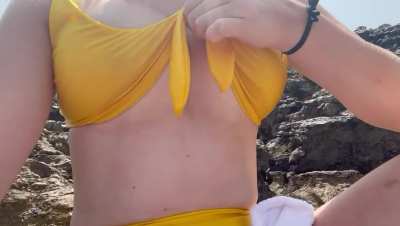 My tittydrop to bright your Friday 😘