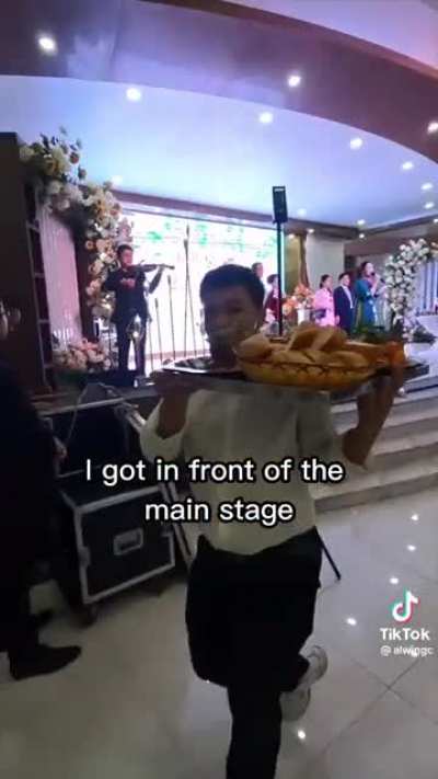 Idiot tourist crashes Vietnamese wedding