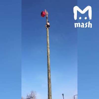 Unfortunate pole climbing event