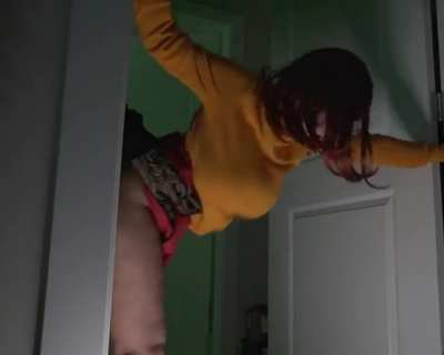 Velma gets caught by a monster (bigh<wbr>titty<wbr>gothe<wbr>gg) [Scooby-Doo]