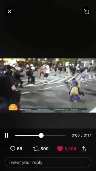 Guy at Serbian protests dodge rolls away in Dark Souls style from the cops while other protestors buy him time