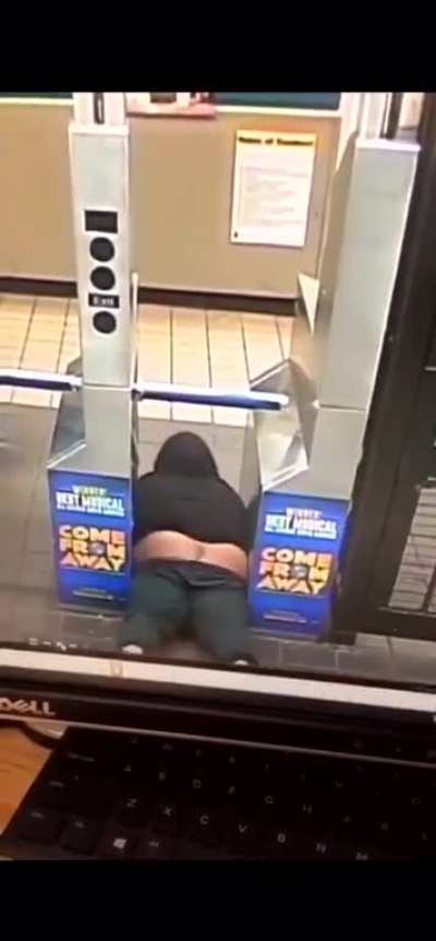 DJ Akademiks tryna sneak onto the subway