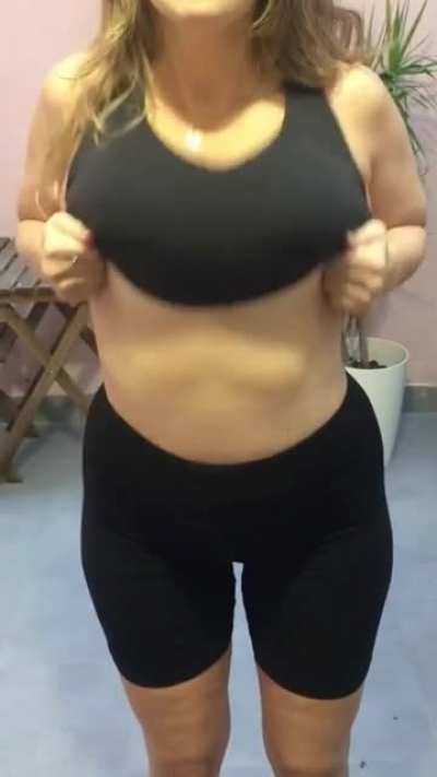 Pre-yoga titty drop
