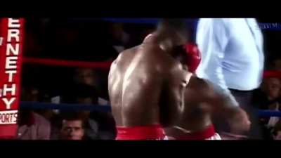 Dwight Muhammad Qawi Makes Evander Holyfield Whiff on a Ten-punch Combo then Hits Him With the Jordan Shrug