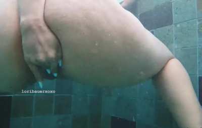 Ass Even Bigger Underwater [OC]
