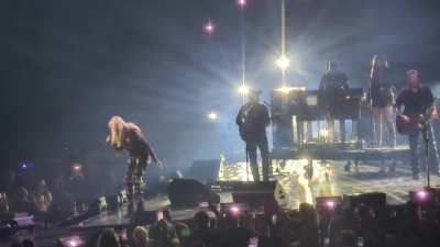 Gwen Stefani & Blake Shelton - Don't Speak Live In Concert