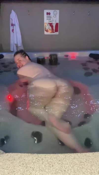 (42) I love being naked in the hot tub 💋