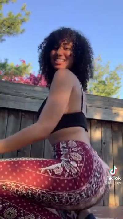 I want her to ride me😩🤤