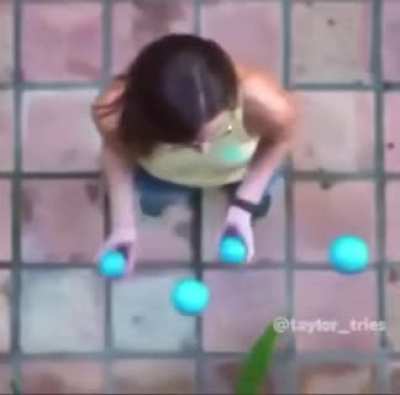 Жонглирование. Ракурс сверху.