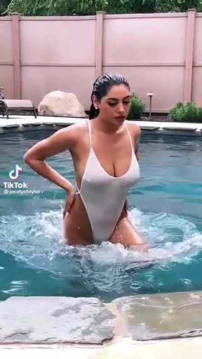 She’s a goddess 😇