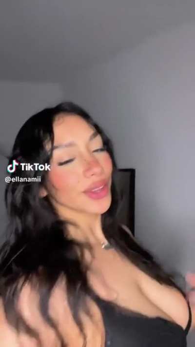 @ellanamii