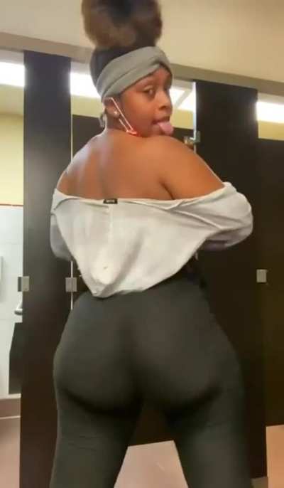 Whooperme 🍑