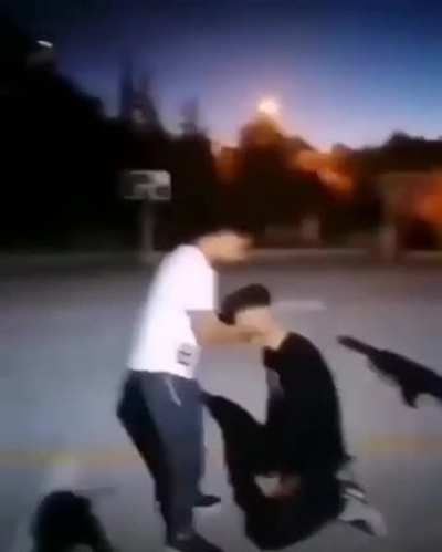 Aylar önce subda birisi paylaştığında görmüştüm, benim için hayatımda gördüğüm en komik şeyler listesine rahatlıkla girer.