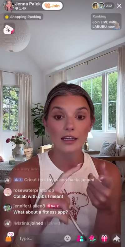 Jenna Palek regularly films day-in-the-life videos where she goes to try on clothing in stores straight after a workout, WITHOUT showering first. She just shared that she does not wear underwear when she does said workouts 🤮