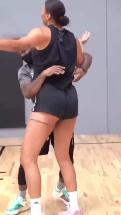 Megan The Stallion assaults Tory Lanez leaked footage!