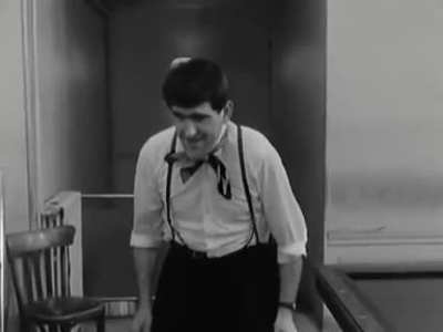 Godard'ın vivre la vie filmindeki balonu patlayan çocuk sahnesi.Abi muazzam oynamış