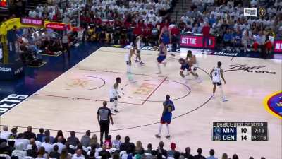 [Highlight] Jokic brings the ball up, runs a pnr, fake a bounce pass and spins around Gobert for the score