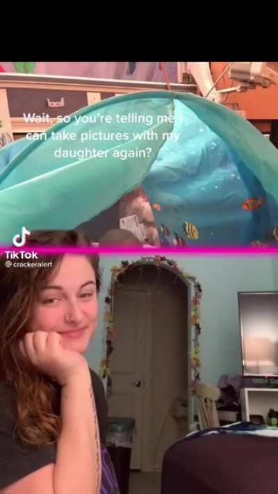 Taking pics with her daughter again :(