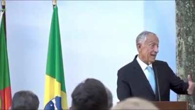 Marcelo explica com um grande sorriso como Portugal está a ser invadido por brasileiros.