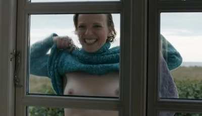 Patrycia Ziolkowska flashes the plot in Spatwerk (2018)