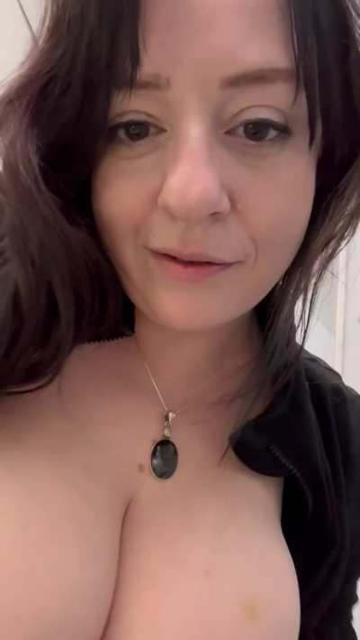 Mile high titties 😘