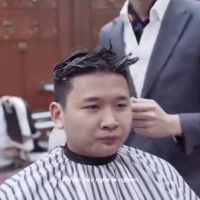 The barber was well prepared during this haircut