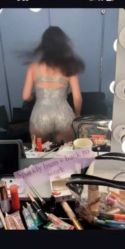 Sophie throwin' it back with a sparkly bum