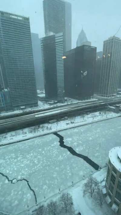 CHOMP CHOMP: Layers of ice shifting from Chicago's wind gusts