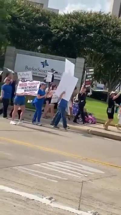 Anti-vaccine protestors marching outside a hospital in Texas, chanting “my body my choice!”