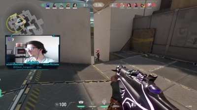 Streamer freaks out on Valorant