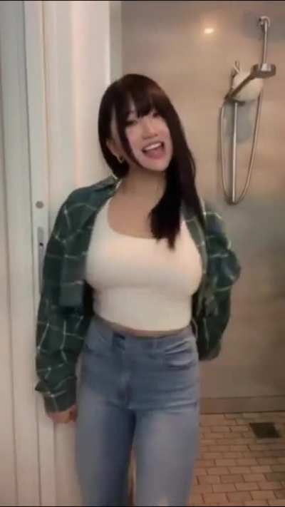 AriaSaki Dancing