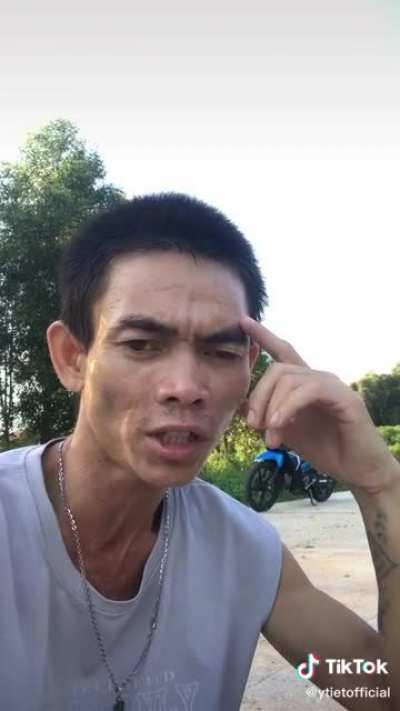 Absolute chad showing his English language mastery