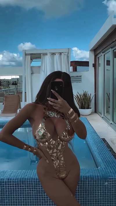 Golden Hottie