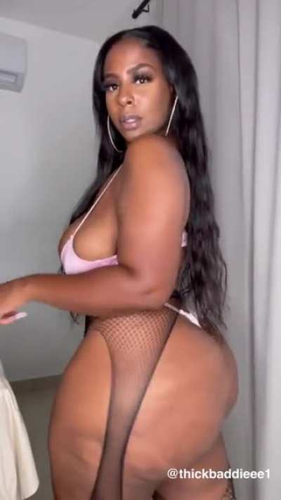 Fat Booty Bae (@thi<wbr>ckbad<wbr>dieee<wbr>1)