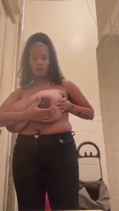 Can’t believe she still got this much milk in her🔥😮<wbr>‍💨