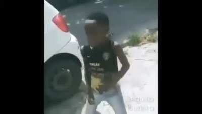 A maior potência mundial ataca novamente