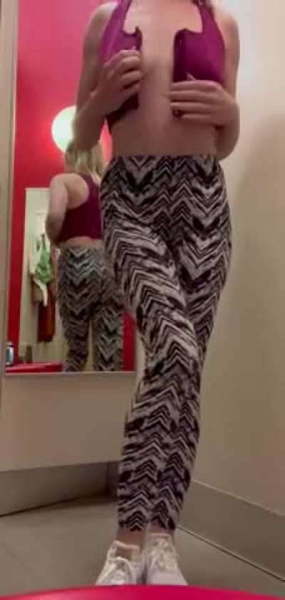 This dressing room had me wanting to do more then try on these clothes 🥵 [OC]