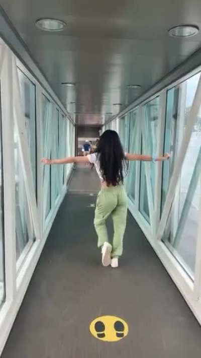 Sheeesh the perfect booty 🍑